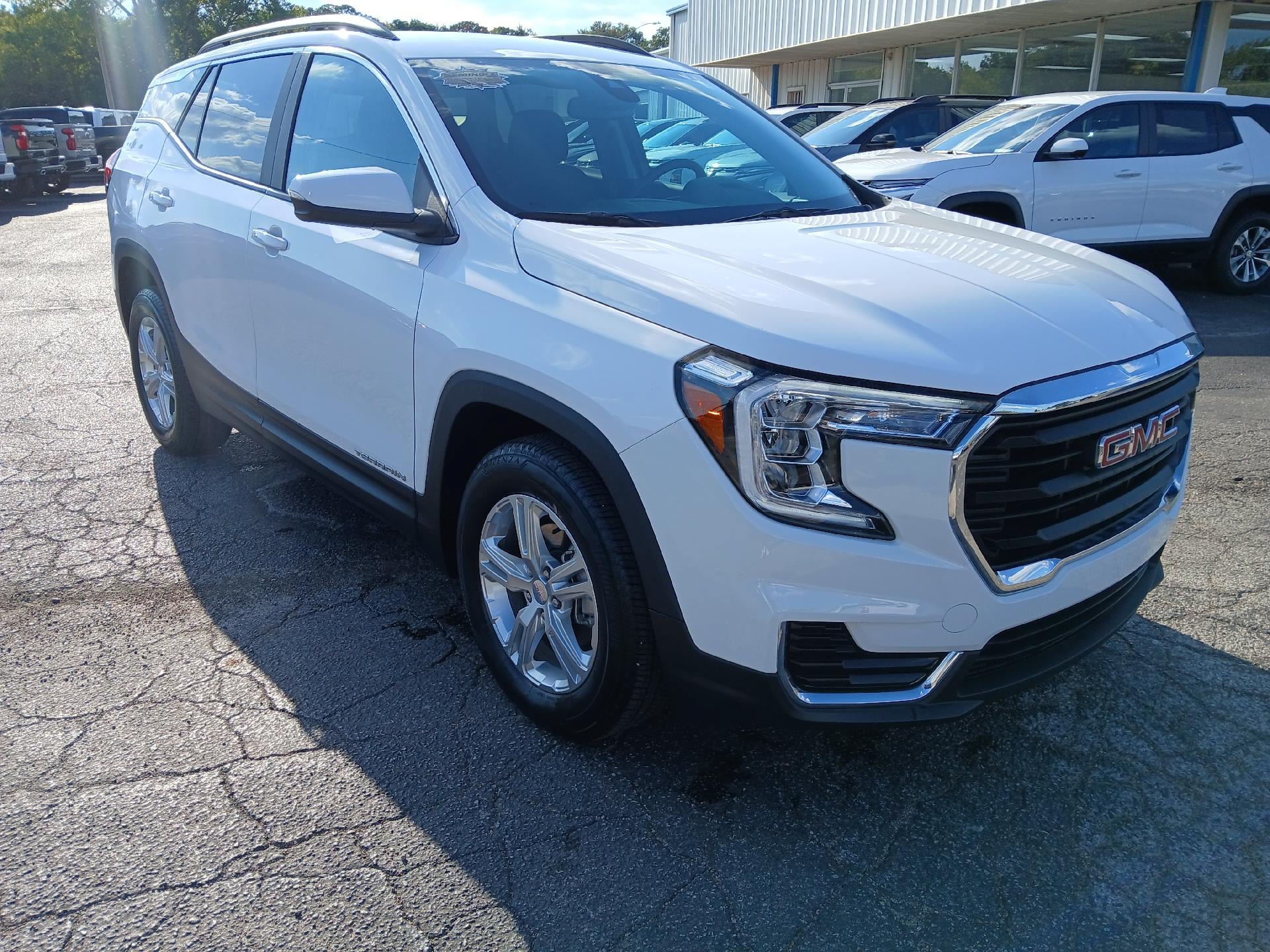 Used 2024 GMC Terrain SLE w/ Driver Convenience Package AWD/4WD image 10