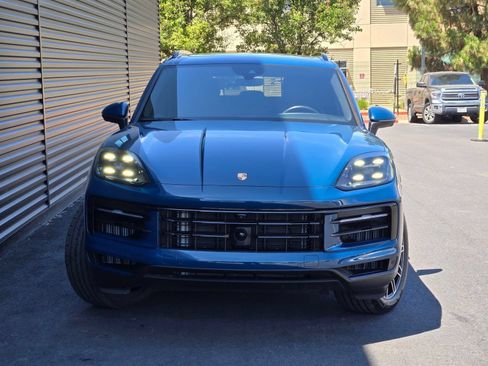 Used 2025 Porsche Cayenne w/ Premium Package AWD/4WD image 3