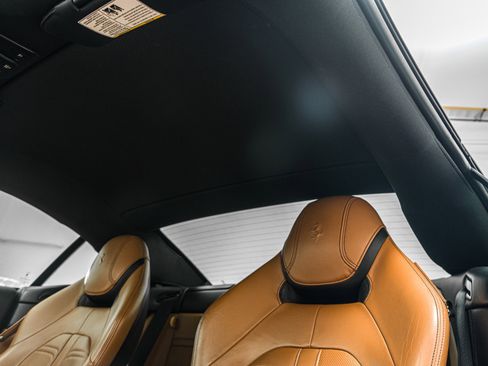 Used 2015 Ferrari California T image 40