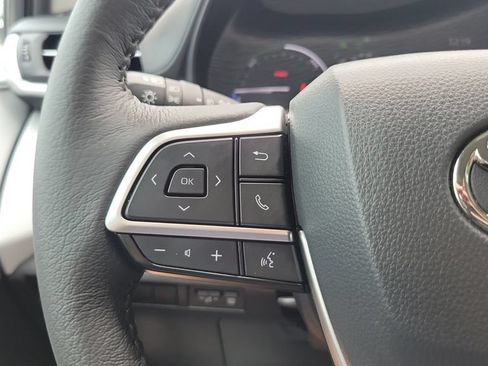 Certified 2025 Toyota Sienna XLE FWD image 24