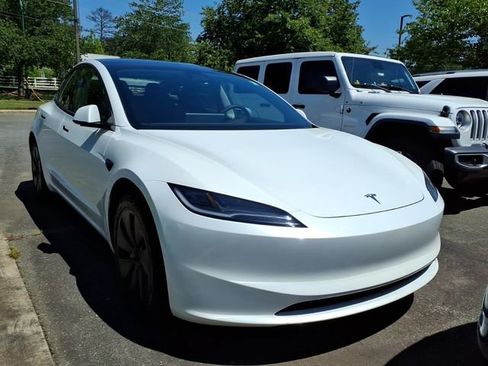 Used 2025 Tesla Model 3 RWD image 3