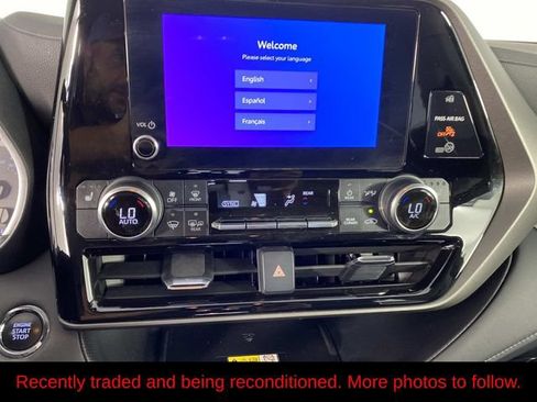 Used 2023 Toyota Highlander XLE AWD/4WD image 21