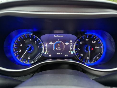 Certified 2024 Chrysler Pacifica Touring-L image 17