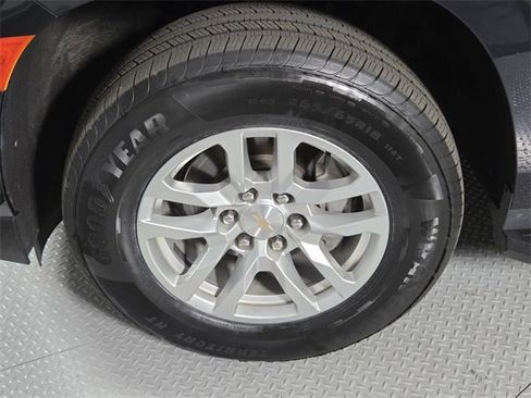 Used 2024 Chevrolet Suburban LT image 9