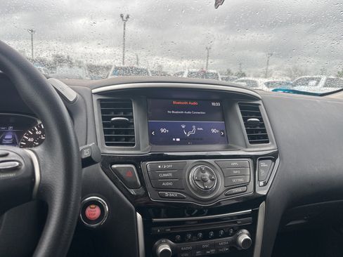 Used 2018 Nissan Pathfinder S image 4