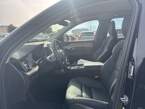 Certified 2025 Volvo XC90 B6 Plus image 18