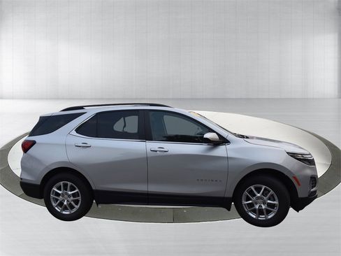 Used 2022 Chevrolet Equinox LT image 9