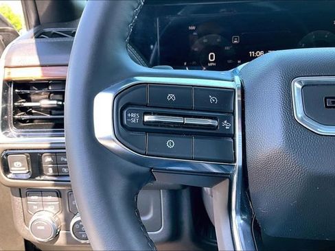 Used 2025 GMC Yukon XL Denali AWD/4WD image 11