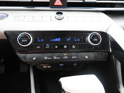 Used 2025 Hyundai Elantra Limited FWD image 19