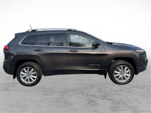 Used 2017 Jeep Cherokee Limited AWD/4WD image 2