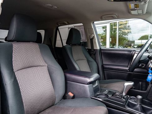 Used 2020 Toyota 4Runner TRD Off-Road AWD/4WD image 27