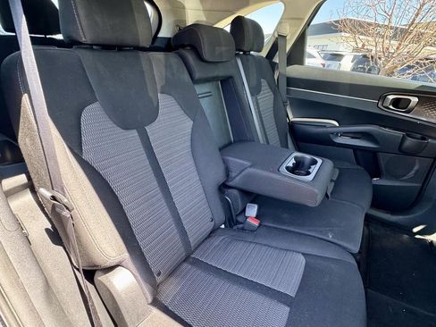 Used 2021 Kia Sorento LX image 12