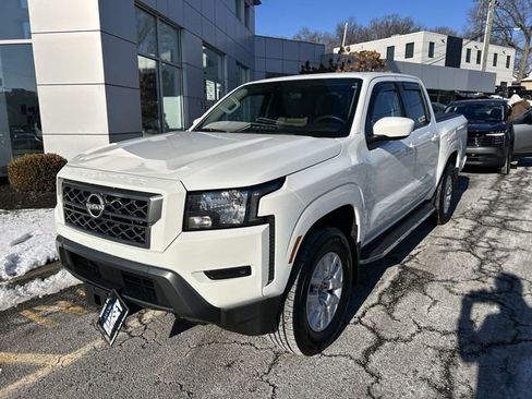 Certified 2022 Nissan Frontier SV w/ Technology Package image 4
