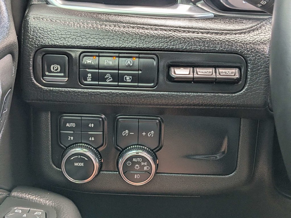 Used 2024 GMC Yukon Denali AWD/4WD image 29