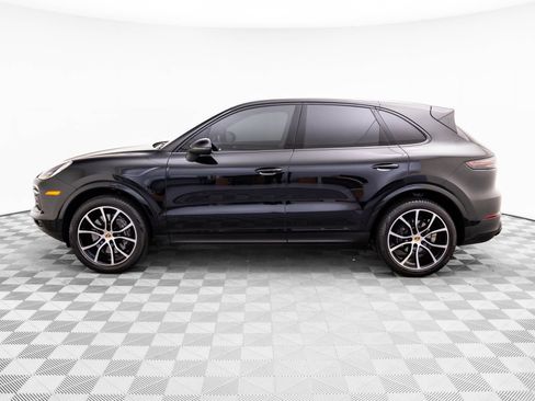 Certified 2023 Porsche Cayenne Platinum Edition image 2