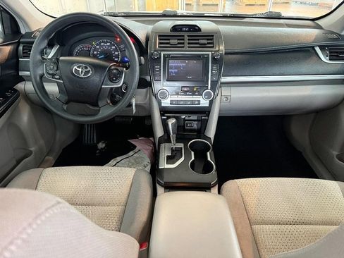 Used 2014 Toyota Camry LE image 11