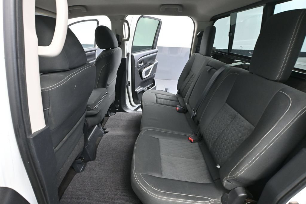 Used 2018 Nissan Titan SV AWD/4WD image 26