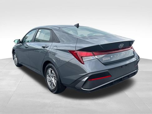 Used 2024 Hyundai Elantra SE FWD image 4