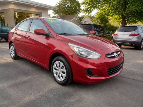 Used 2016 Hyundai Accent SE FWD image 1