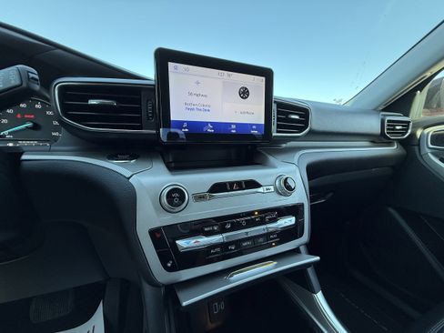 Used 2024 Ford Explorer XLT w/ Equipment Group 202A image 16