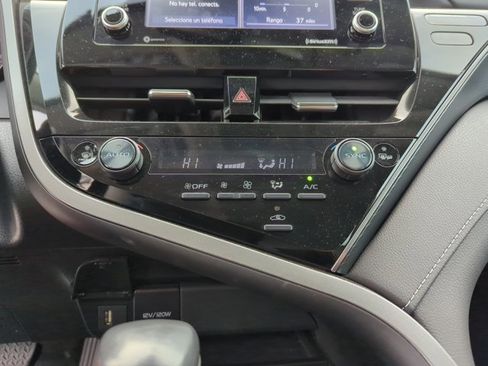 Used 2024 Toyota Camry SE image 19