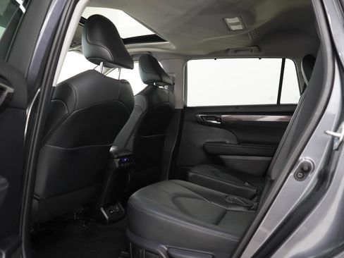 Used 2023 Toyota Highlander Limited AWD/4WD image 19