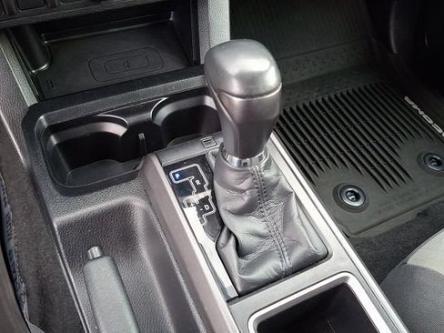 Used 2021 Toyota Tacoma TRD Off-Road AWD/4WD image 11