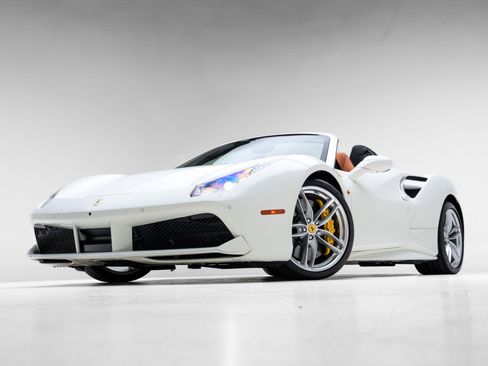 Used 2018 Ferrari 488 Spider image 24