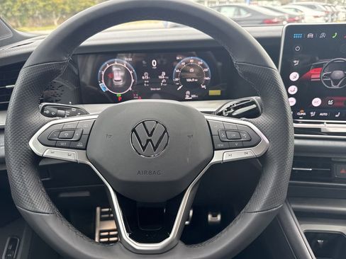 New 2026 Volkswagen Tiguan SE R-Line image 17