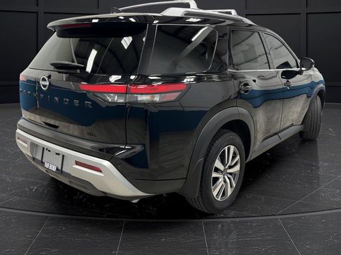 Used 2025 Nissan Pathfinder SL w/ Black Appearance Package FWD image 7