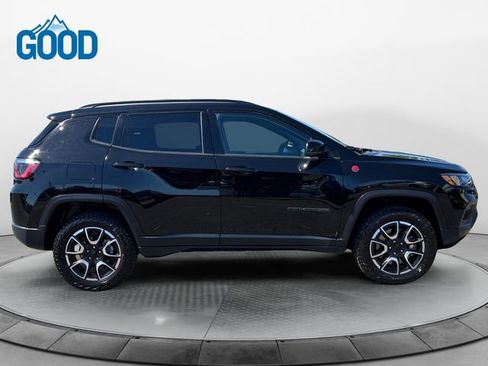 Used 2024 Jeep Compass Trailhawk image 6