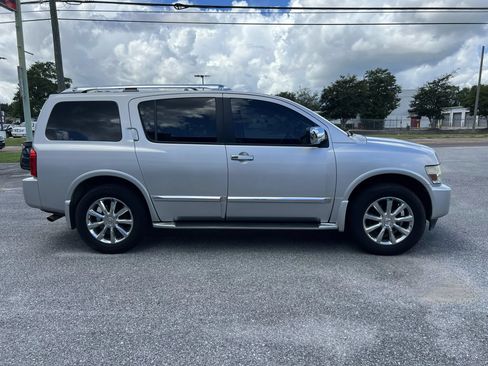 Used 2010 INFINITI QX56 4WD w/ Technology Pkg image 4