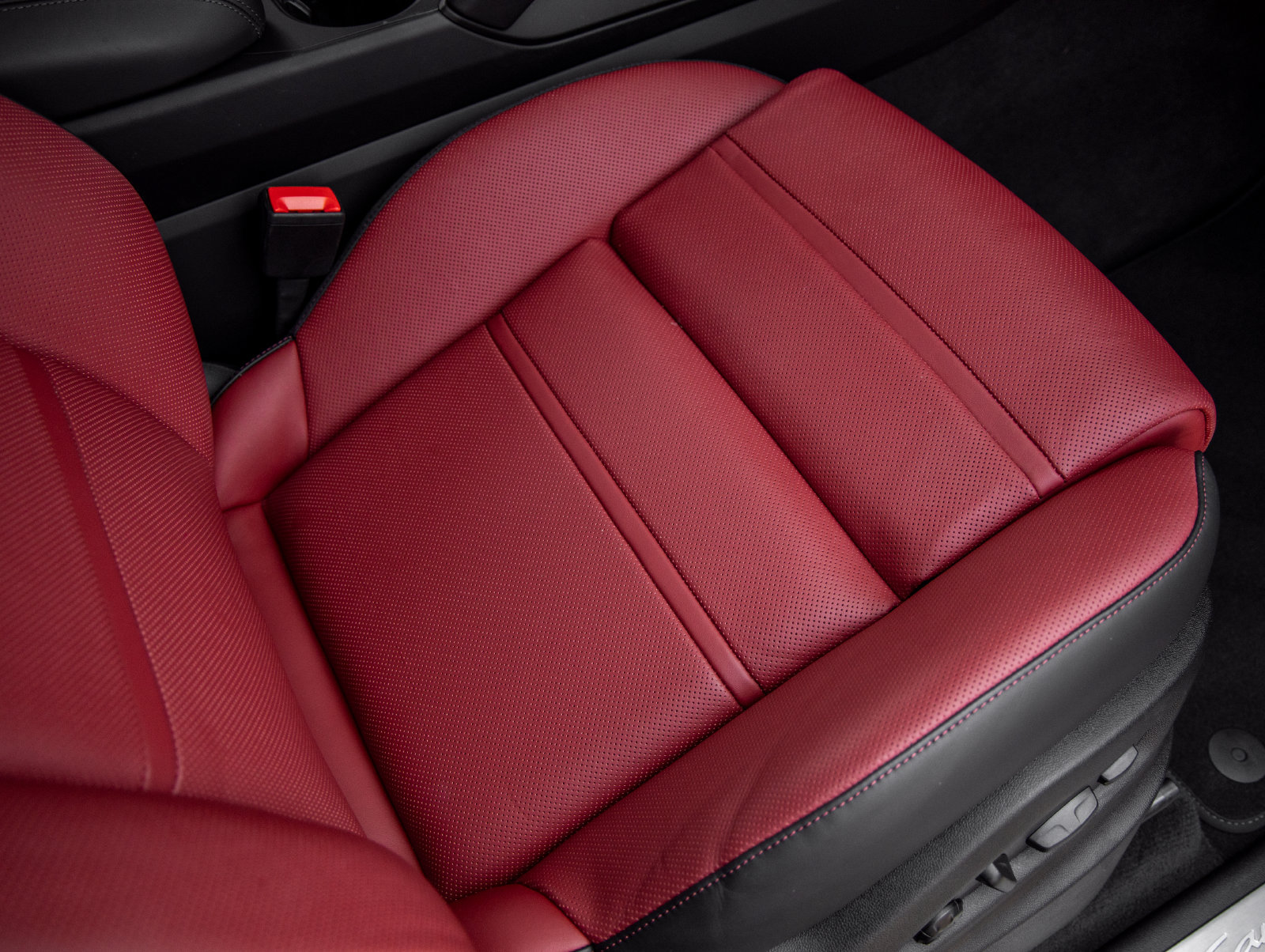 Certified 2026 Porsche Cayenne AWD/4WD image 44