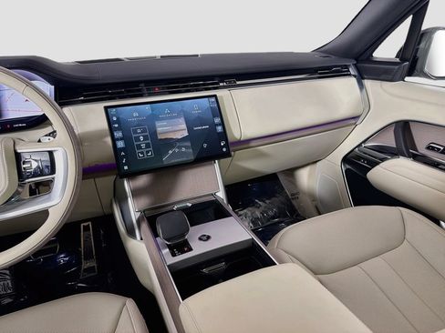 Certified 2025 Land Rover Range Rover SE AWD/4WD image 25