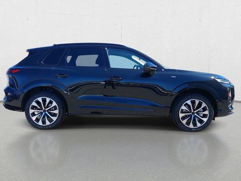 New 2026 Audi Q3 quattro 2.0T AWD/4WD image 4