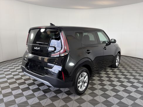 Used 2025 Kia Soul LX w/ LX Technology Package FWD image 10