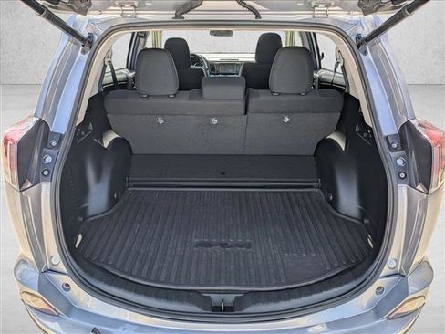 Used 2018 Toyota RAV4 XLE AWD/4WD image 6