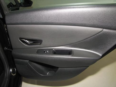 Used 2025 Hyundai Elantra Sport FWD image 17