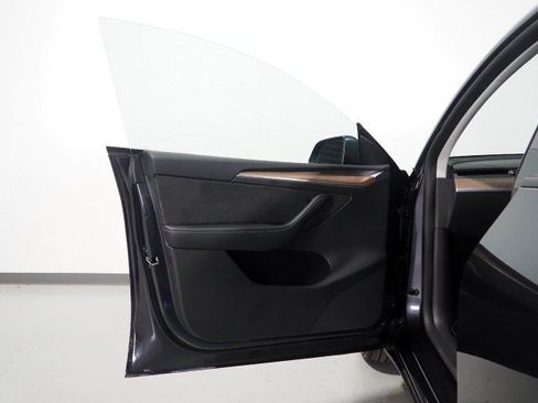 Used 2025 Tesla Model Y Long Range AWD/4WD image 50