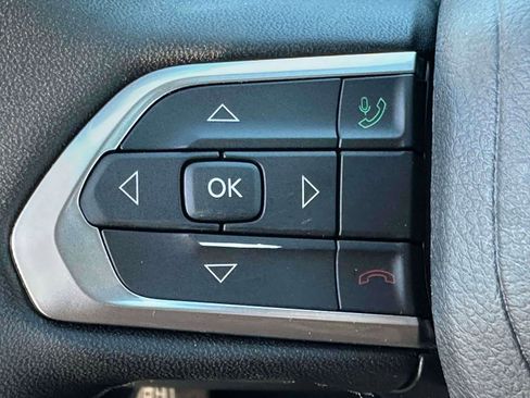 Used 2024 Jeep Compass Latitude image 19