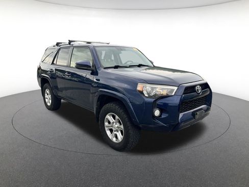 Used 2017 Toyota 4Runner SR5 AWD/4WD image 7