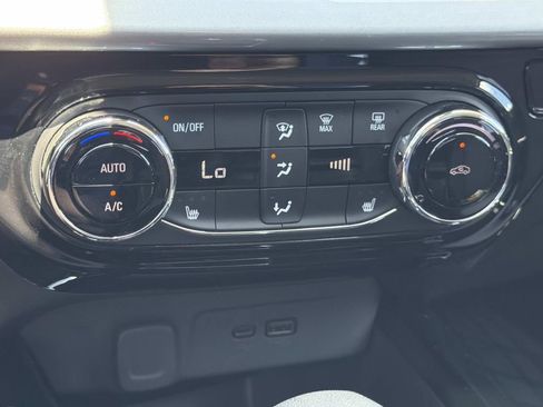 Used 2024 Chevrolet Trax LT w/ Driver Confidence Package FWD image 22