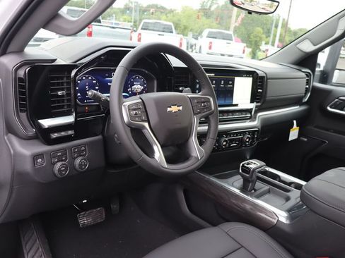 New 2026 Chevrolet Silverado 1500 LTZ w/ LTZ Premium Package AWD/4WD image 6