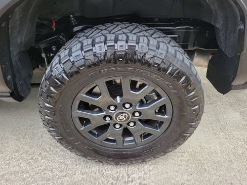 Used 2025 Toyota 4Runner SR5 AWD/4WD image 6