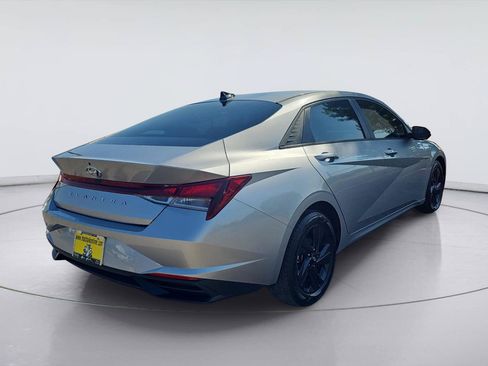 Used 2022 Hyundai Elantra SEL w/ Cargo Package FWD image 5