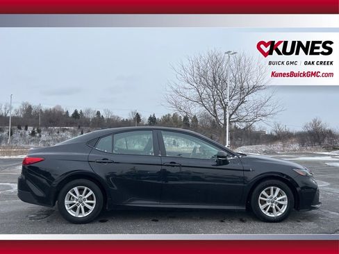 Used 2025 Toyota Camry LE FWD image 4