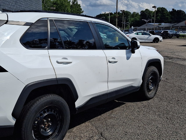 Certified 2021 Toyota RAV4 LE AWD/4WD image 4