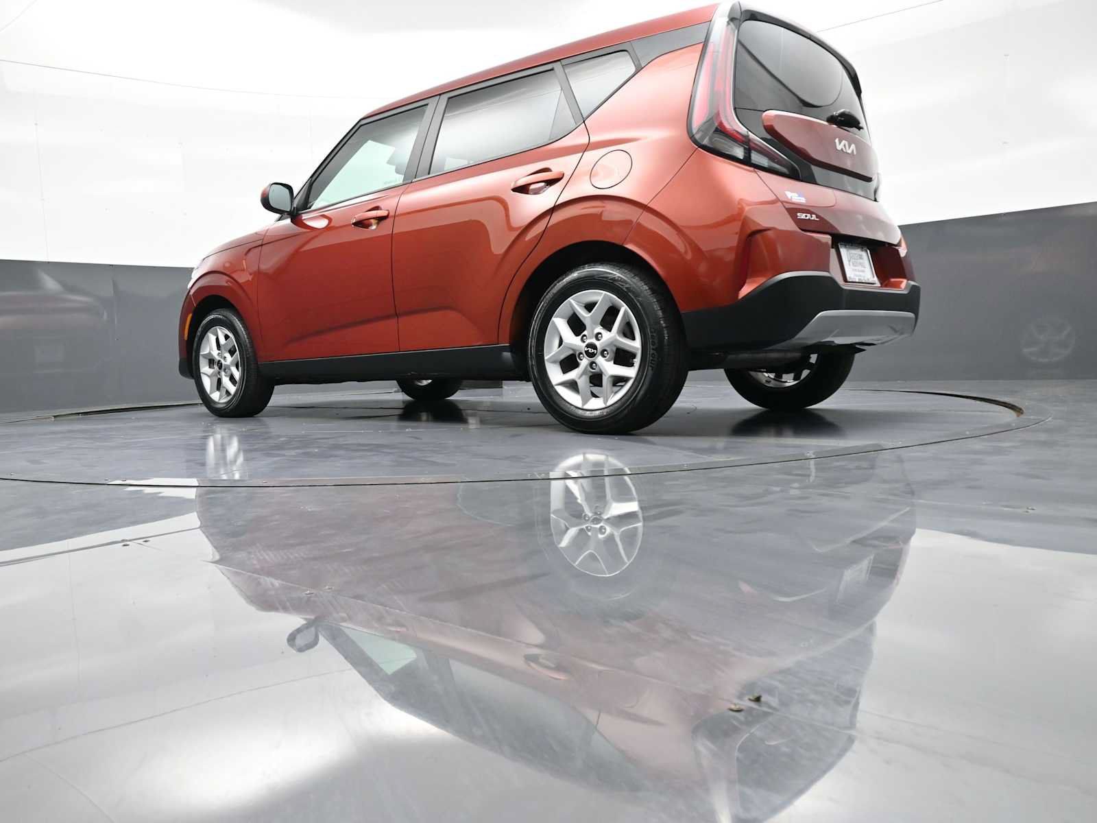 Certified 2023 Kia Soul LX w/ Option Group 015 FWD image 31