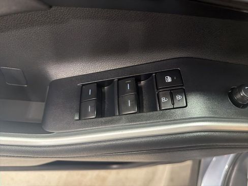 Used 2024 Toyota Highlander XLE image 21