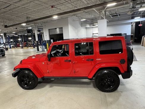 Used 2015 Jeep Wrangler Unlimited Sahara AWD/4WD image 23